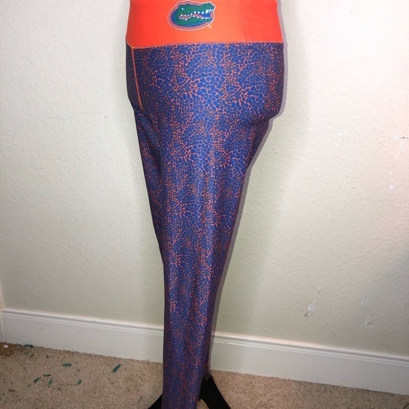Florida Gators Leggings in Orange & Blue Print with Florida Gator on Waist Sz S - Picture 6 of 7